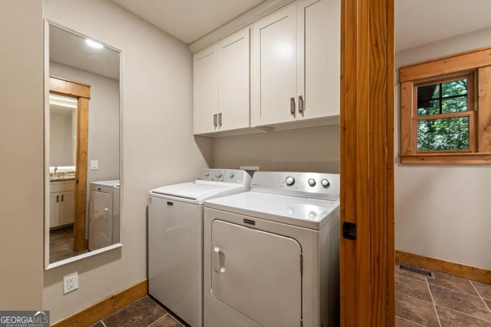 2634 Mountain Tops RD Blue Ridge, GA 30513