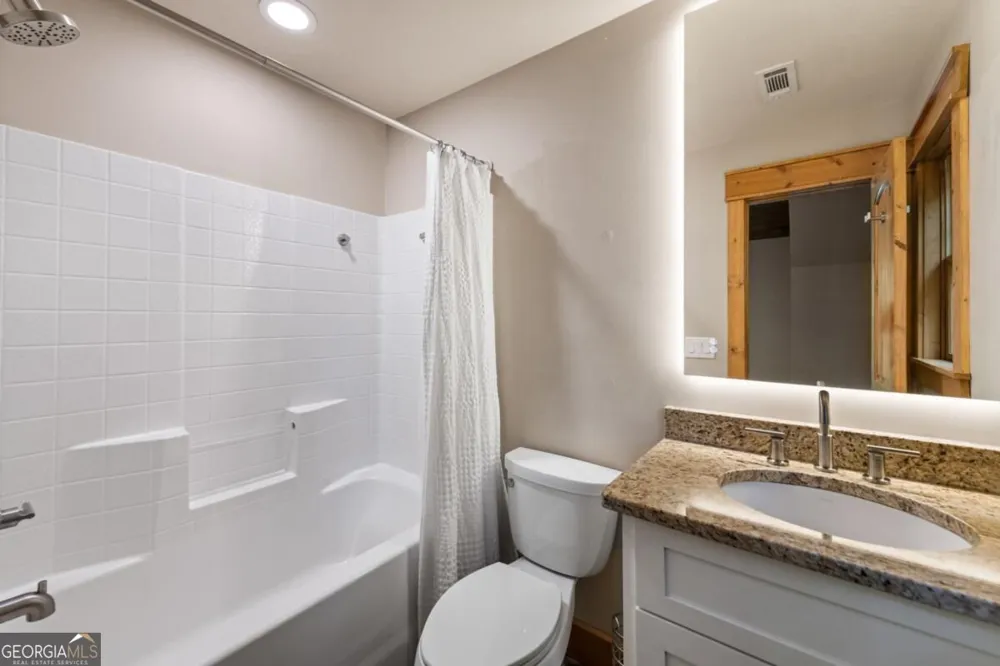 2634 Mountain Tops RD Blue Ridge, GA 30513