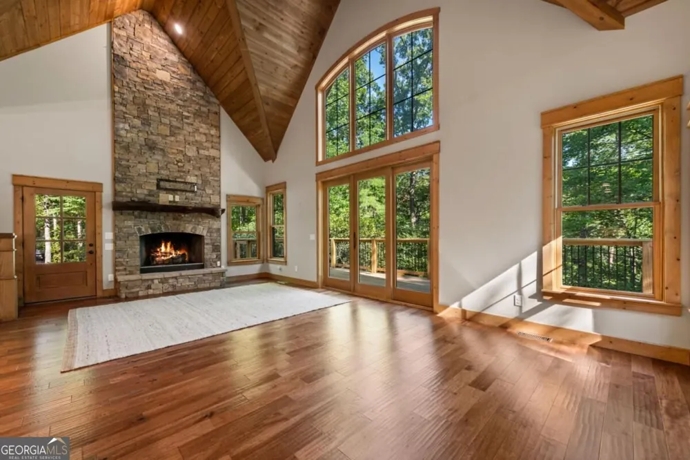 2634 Mountain Tops RD Blue Ridge, GA 30513