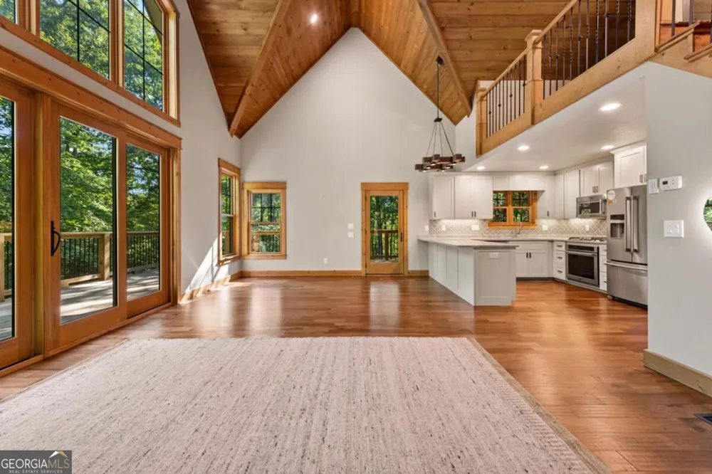 2634 Mountain Tops RD Blue Ridge, GA 30513