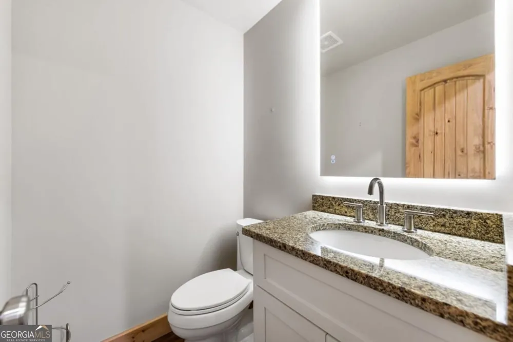 2634 Mountain Tops RD Blue Ridge, GA 30513