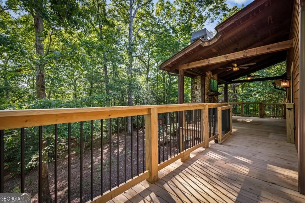 2634 Mountain Tops RD Blue Ridge, GA 30513