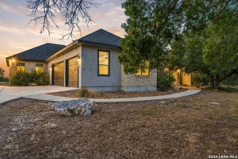 112 ROLLING VIEW DR