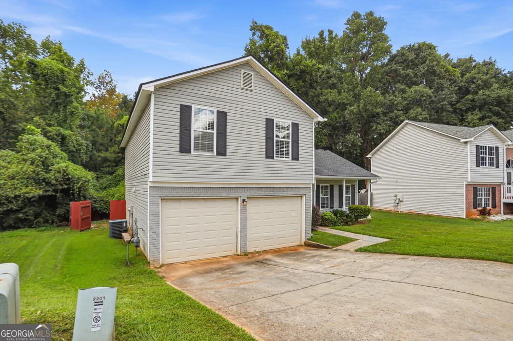 2201 Clayton RDG Lithonia, GA 30058