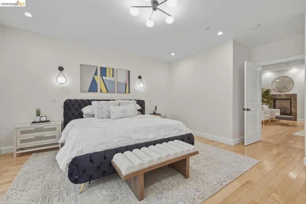 6375 Longcroft Dr Oakland, CA 94611