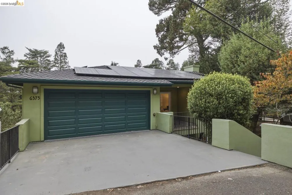 6375 Longcroft Dr Oakland, CA 94611