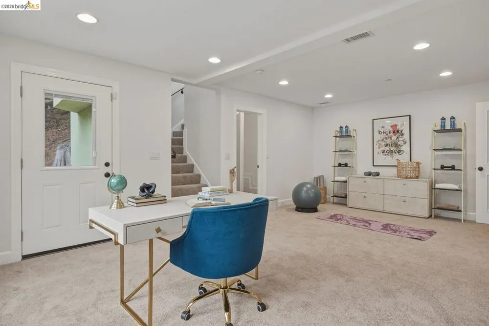 6375 Longcroft Dr Oakland, CA 94611