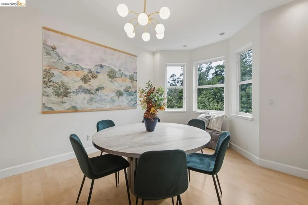 6375 Longcroft Dr Oakland, CA 94611