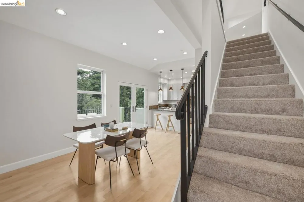 6375 Longcroft Dr Oakland, CA 94611
