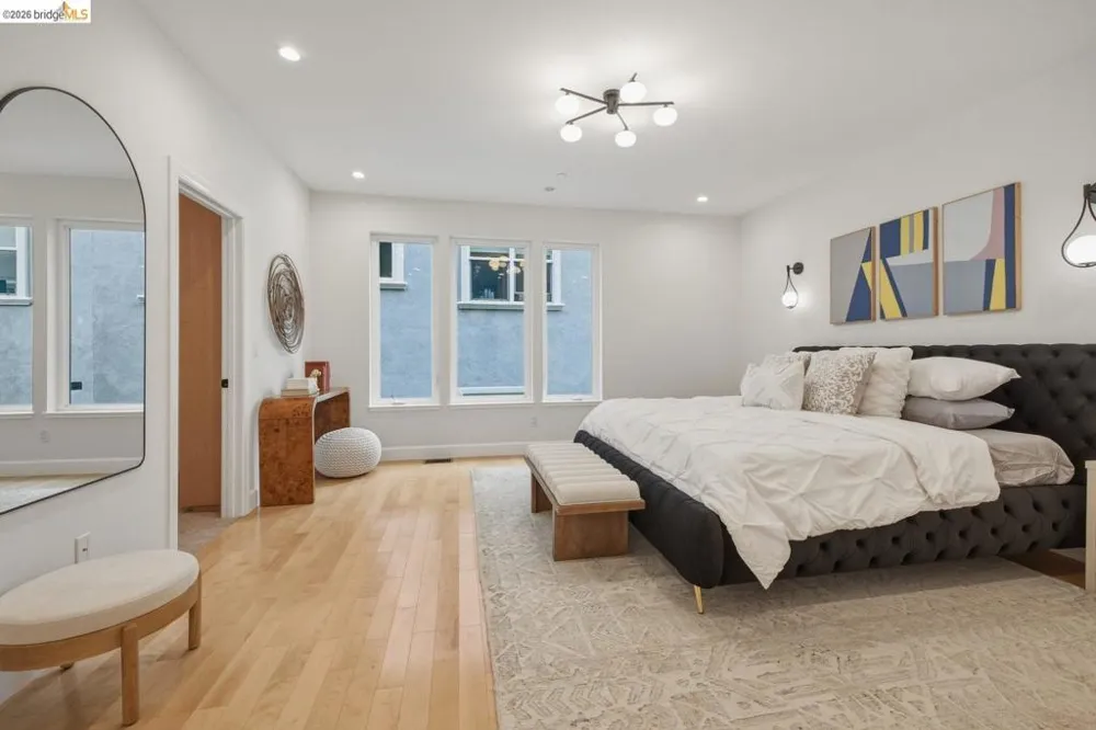 6375 Longcroft Dr Oakland, CA 94611
