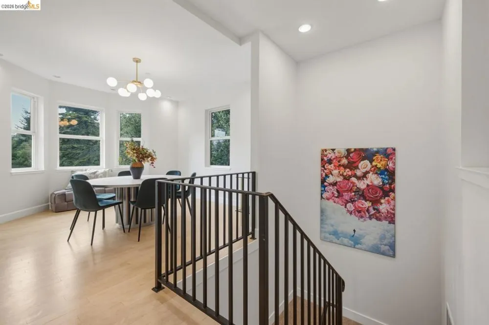 6375 Longcroft Dr Oakland, CA 94611