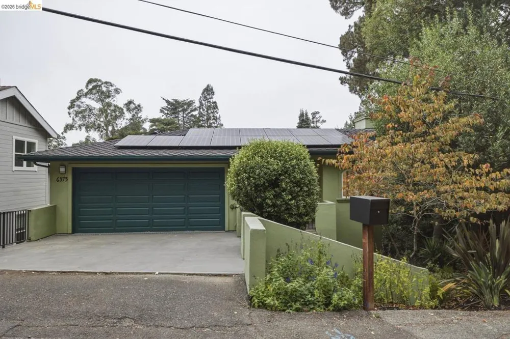 6375 Longcroft Dr Oakland, CA 94611