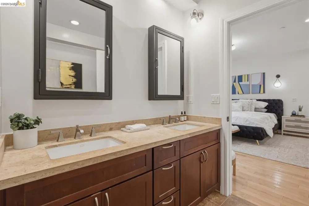 6375 Longcroft Dr Oakland, CA 94611