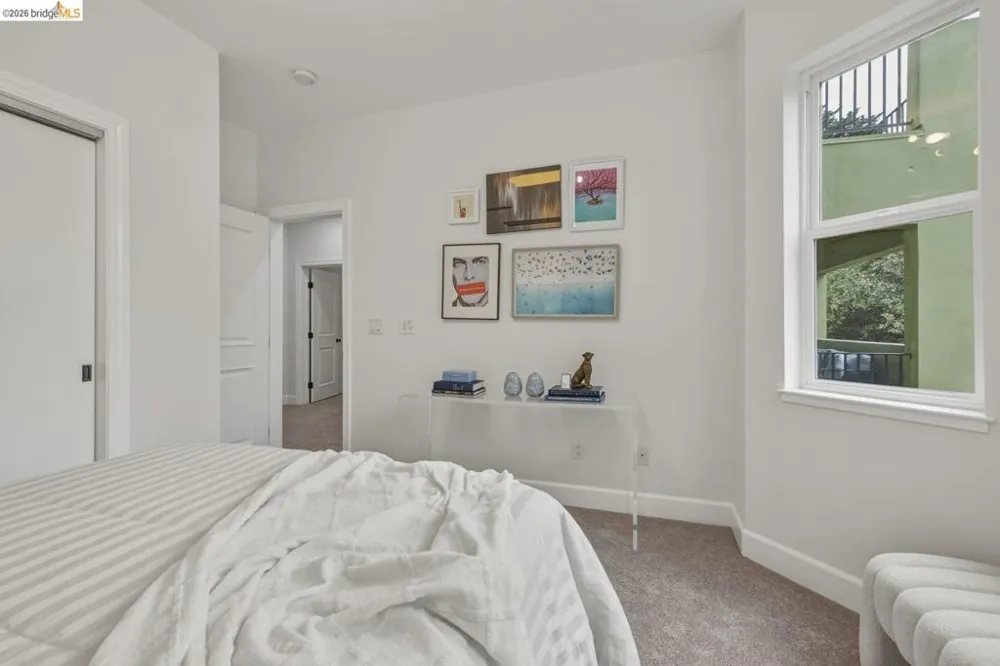6375 Longcroft Dr Oakland, CA 94611