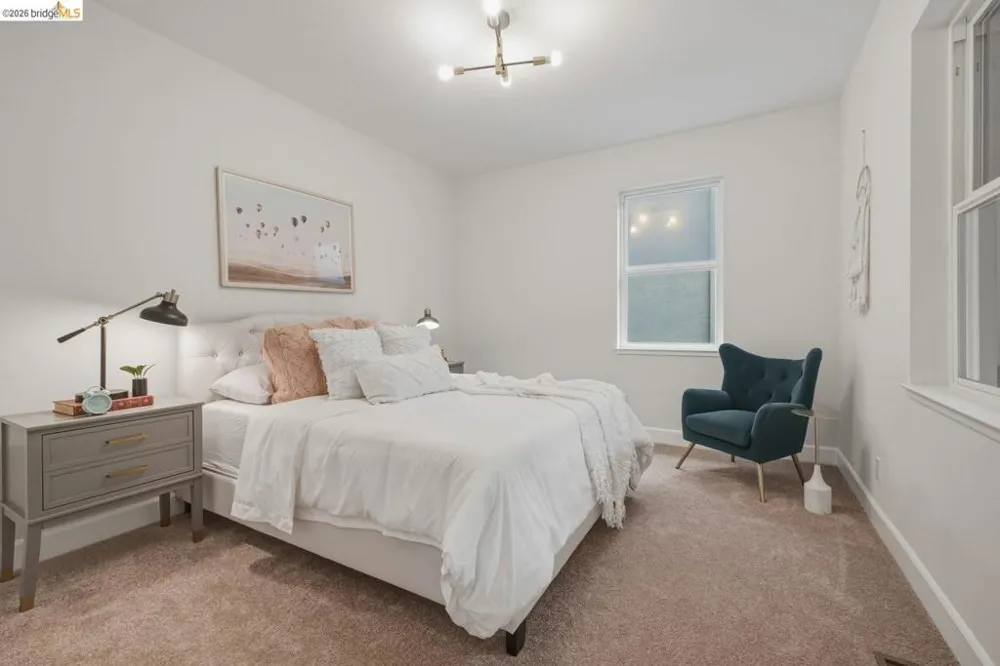6375 Longcroft Dr Oakland, CA 94611