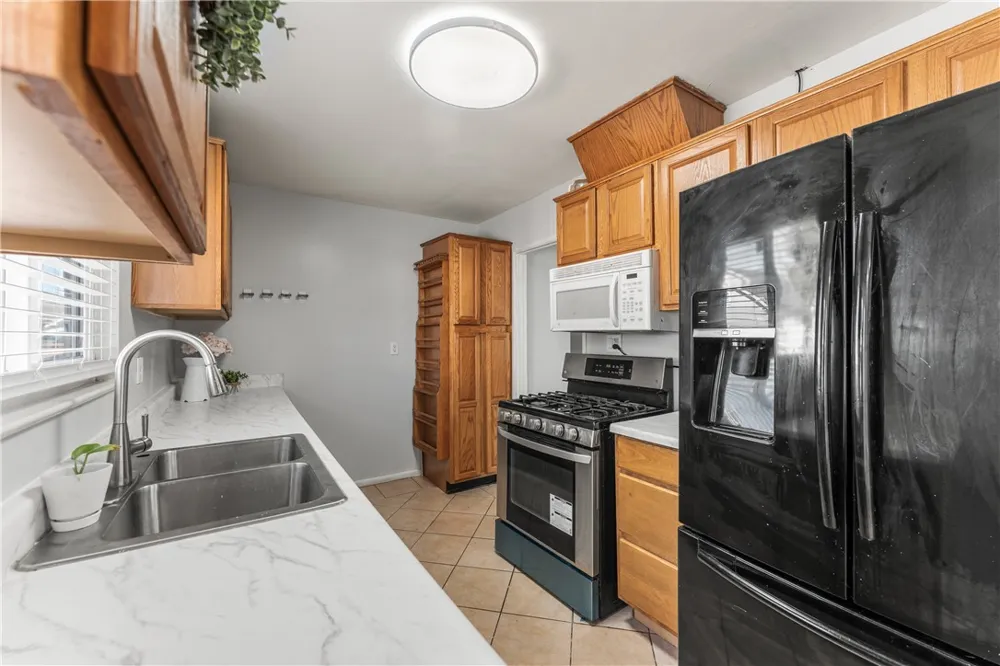 38457 31st E Palmdale, CA 93550