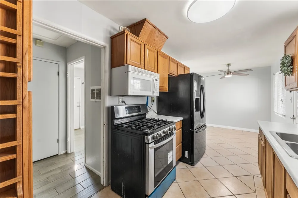 38457 31st E Palmdale, CA 93550