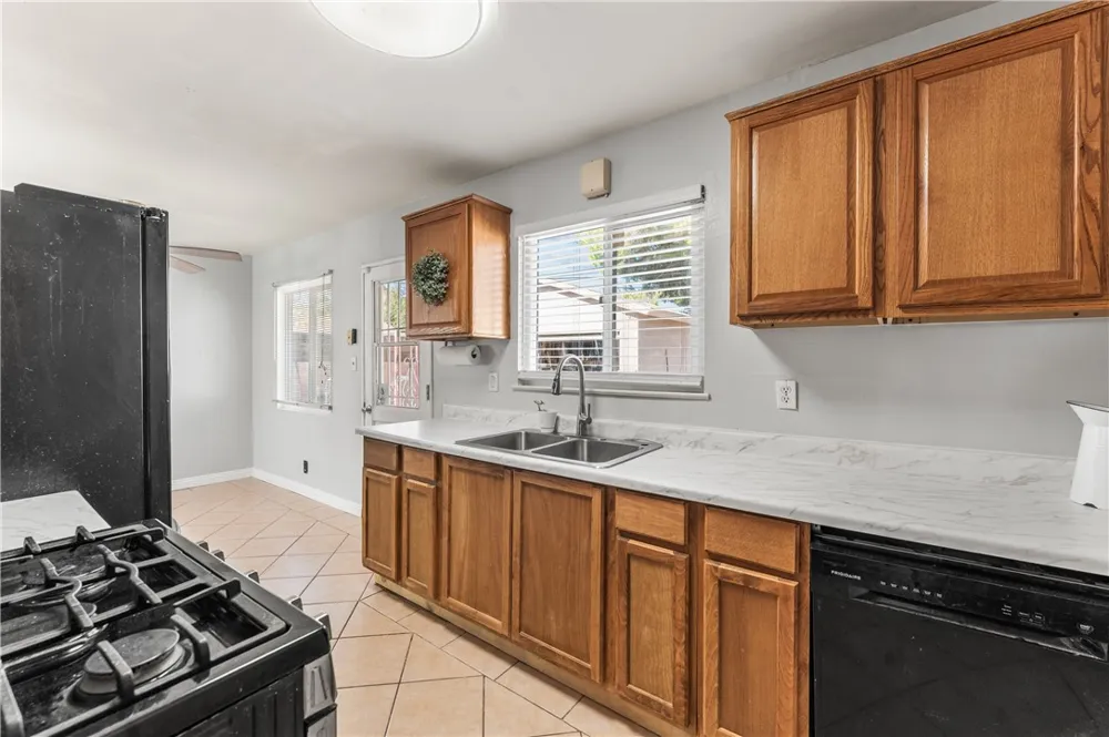 38457 31st E Palmdale, CA 93550