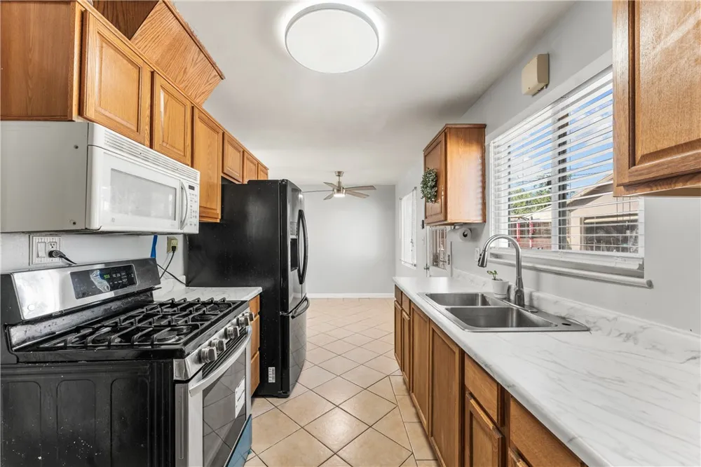 38457 31st E Palmdale, CA 93550