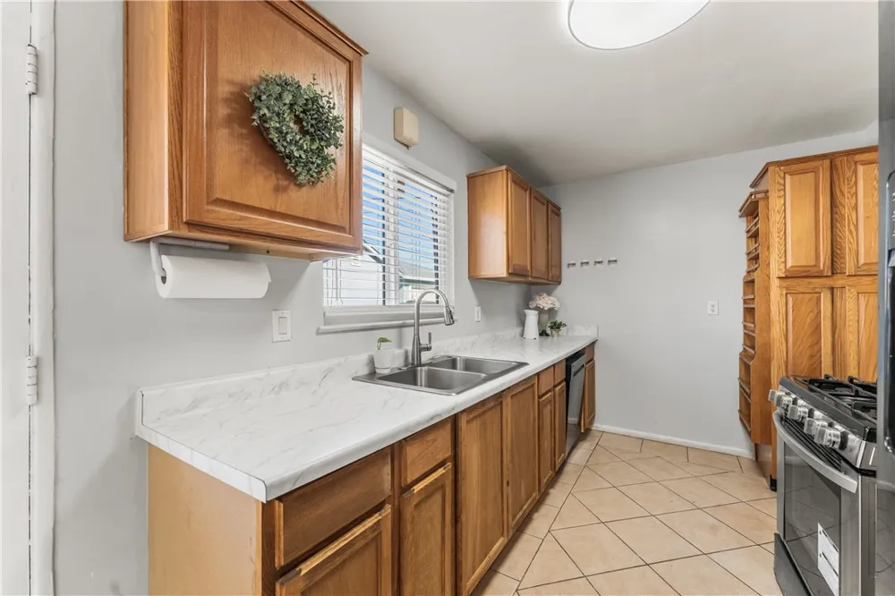 38457 31st E Palmdale, CA 93550