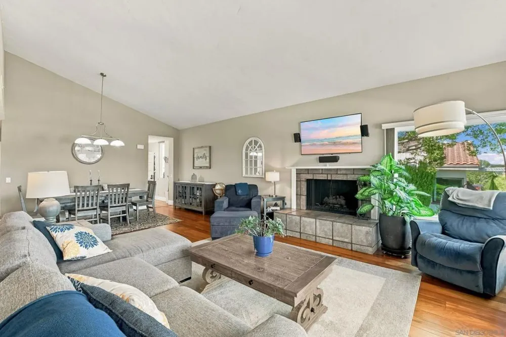 17824 Villamoura Dr Poway, CA 92064
