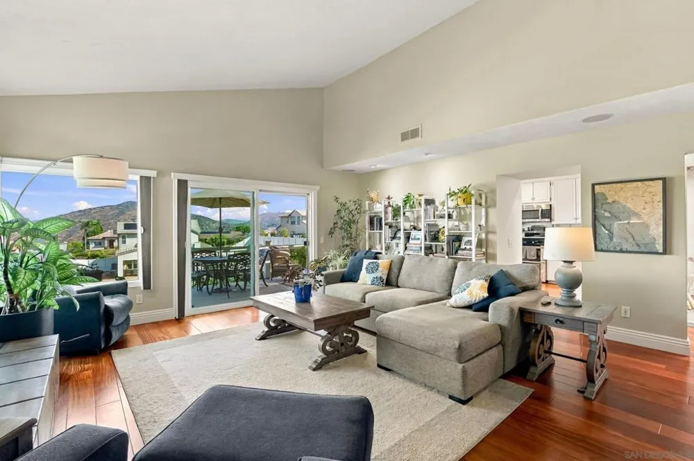 17824 Villamoura Dr Poway, CA 92064