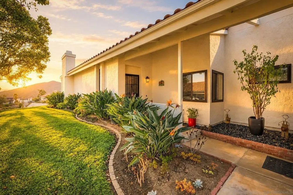 17824 Villamoura Dr Poway, CA 92064