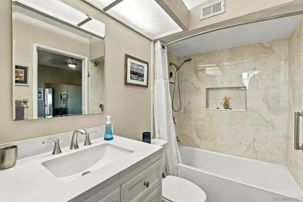 17824 Villamoura Dr Poway, CA 92064