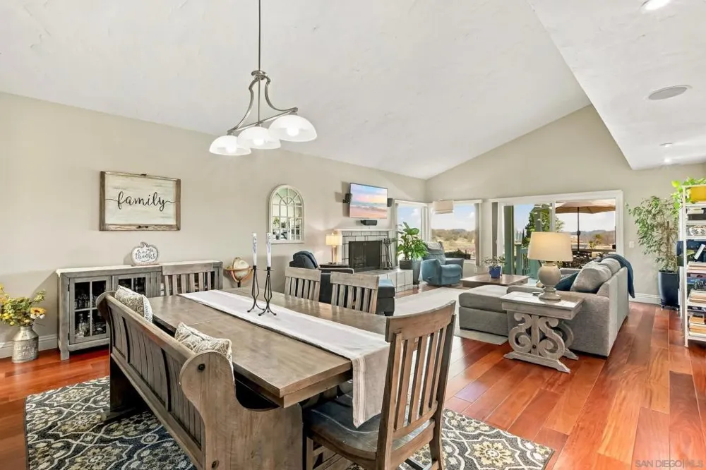 17824 Villamoura Dr Poway, CA 92064