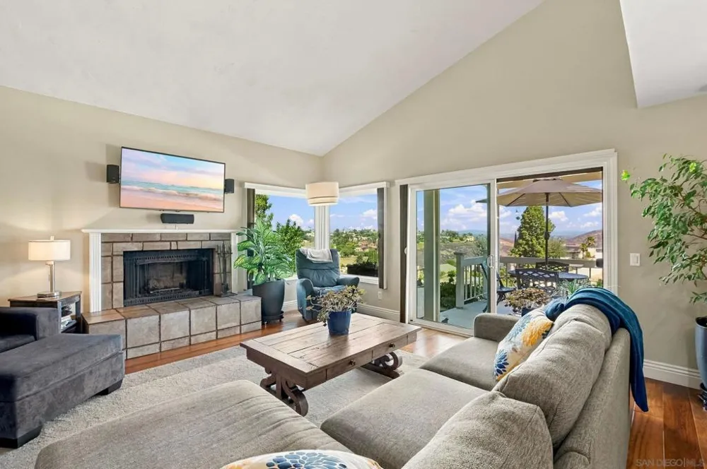 17824 Villamoura Dr Poway, CA 92064