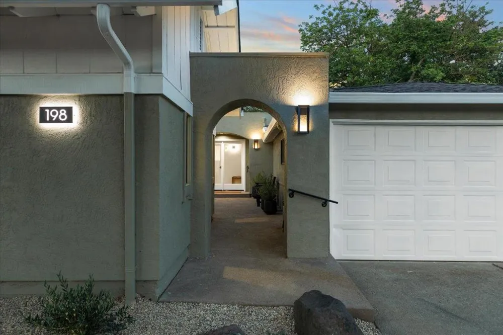 198 Greenwich Drive Pleasant Hill, CA 94523