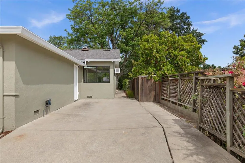 198 Greenwich Drive Pleasant Hill, CA 94523