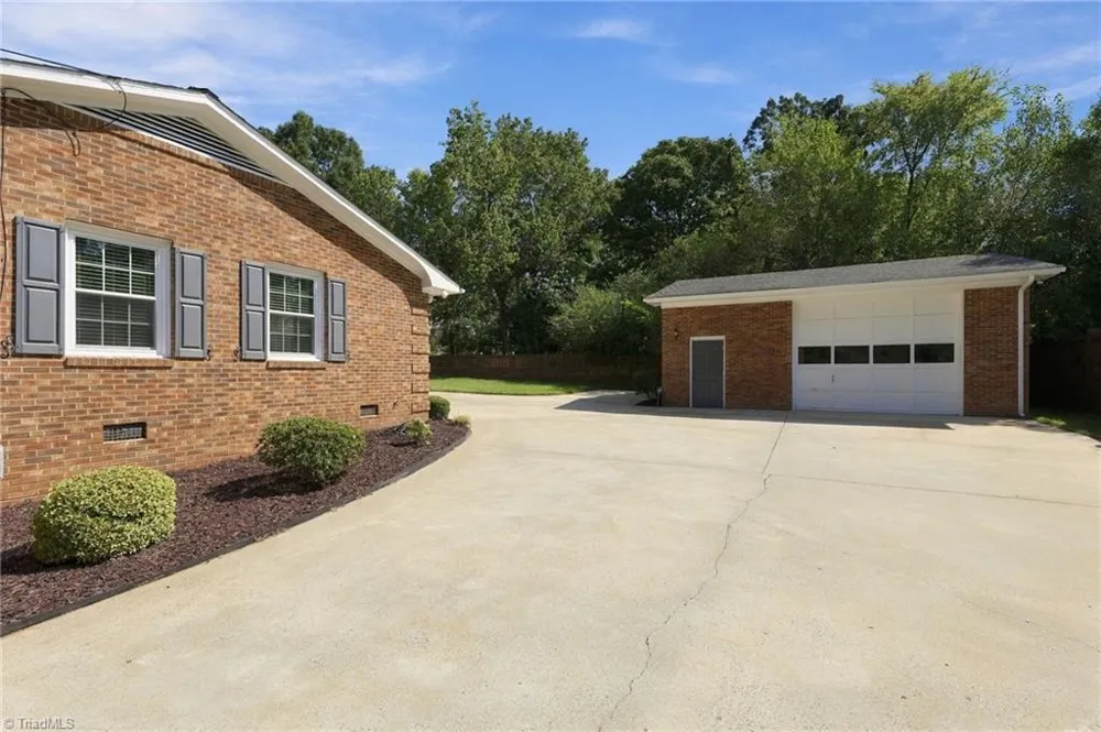 1409 Rockwood Avenue Burlington, NC 27215