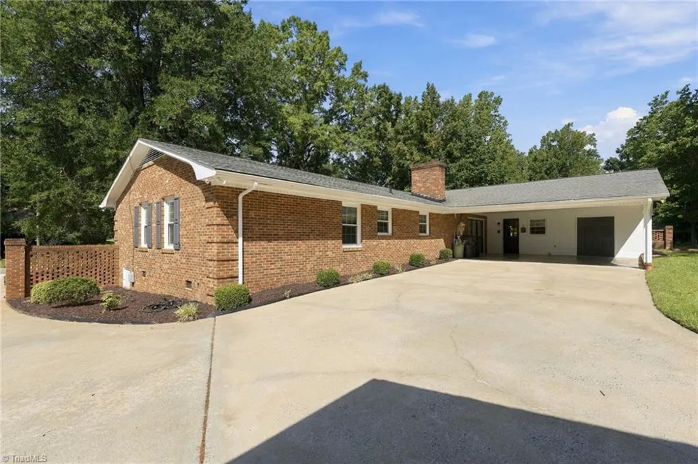 1409 Rockwood Avenue Burlington, NC 27215