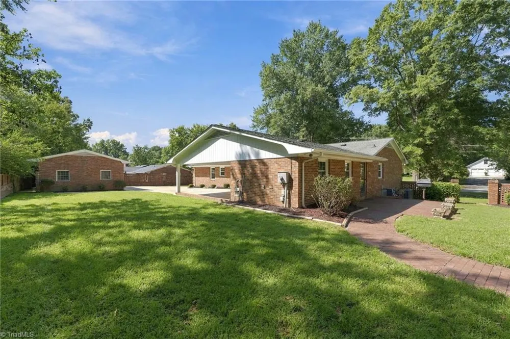 1409 Rockwood Avenue Burlington, NC 27215