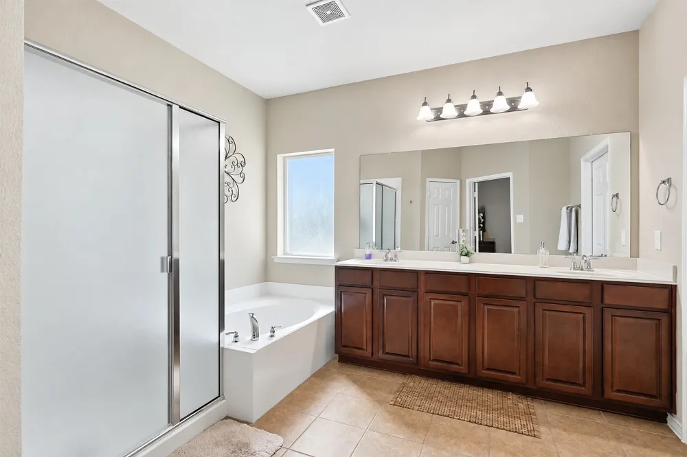 1624 Sea Pines Drive Savannah, TX 76227