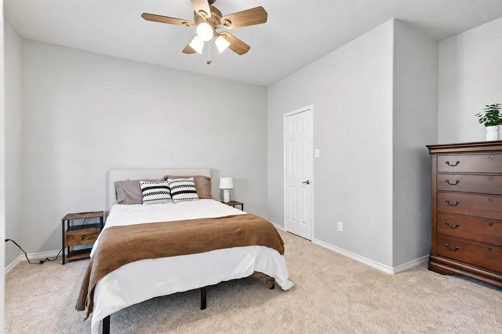 1624 Sea Pines Drive Savannah, TX 76227