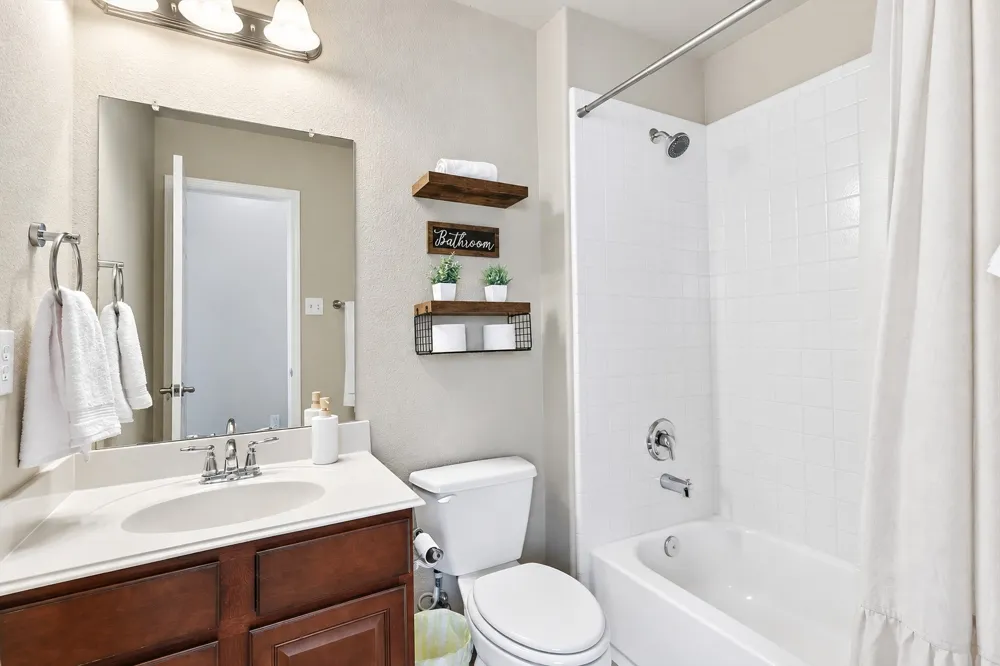 1624 Sea Pines Drive Savannah, TX 76227