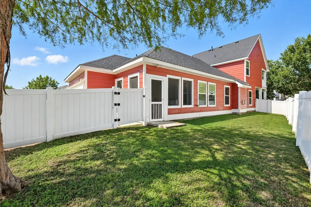 1624 Sea Pines Drive Savannah, TX 76227