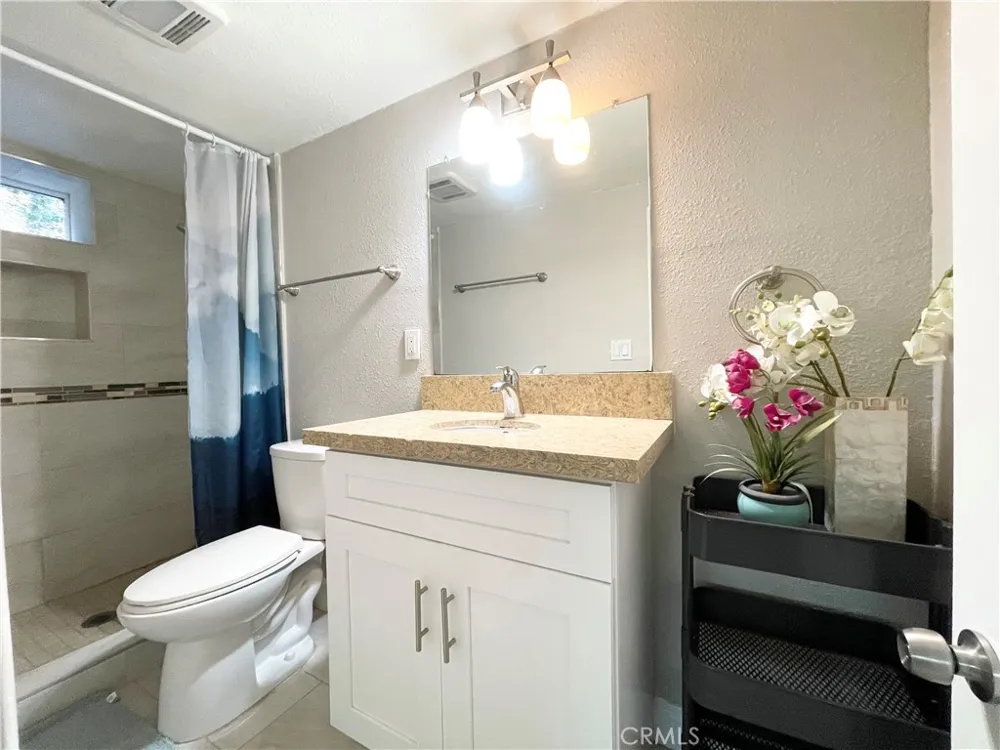976 E Edgecomb #B Covina, CA 91724
