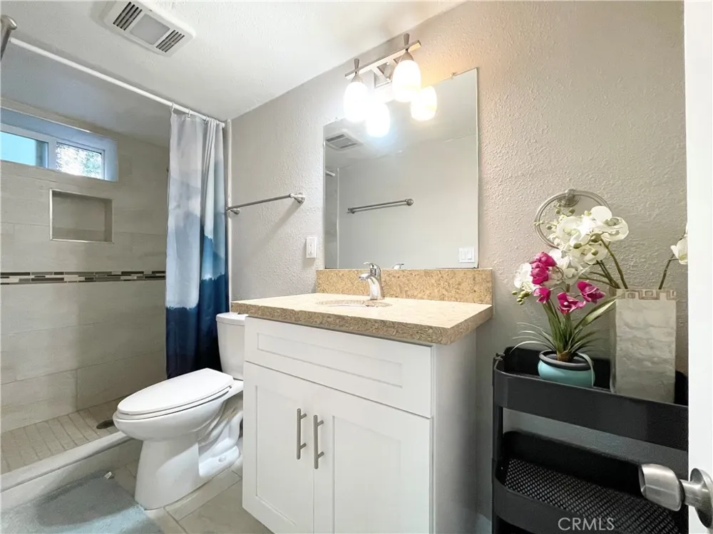 976 E Edgecomb #B Covina, CA 91724