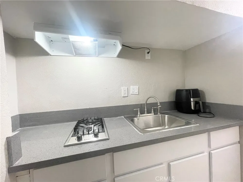 976 E Edgecomb #B Covina, CA 91724