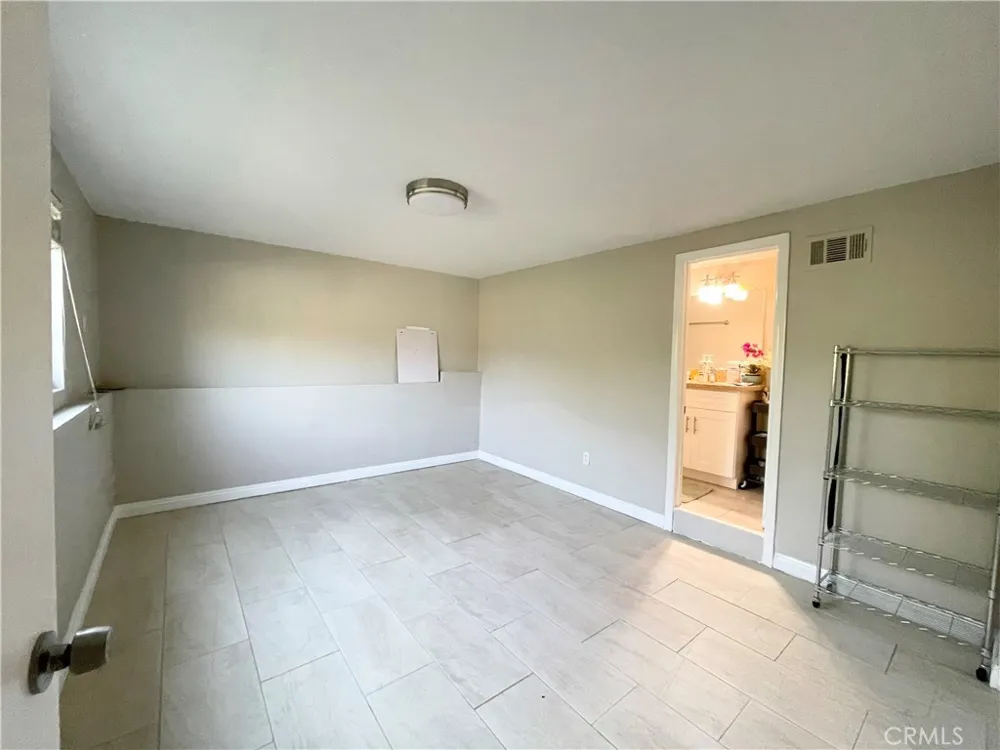 976 E Edgecomb #B Covina, CA 91724