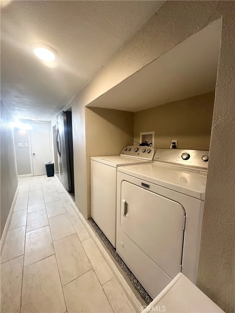 976 E Edgecomb #B Covina, CA 91724