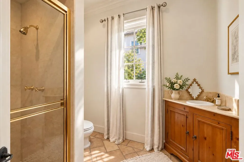 9835 Portola Drive Los Angeles, CA 90210