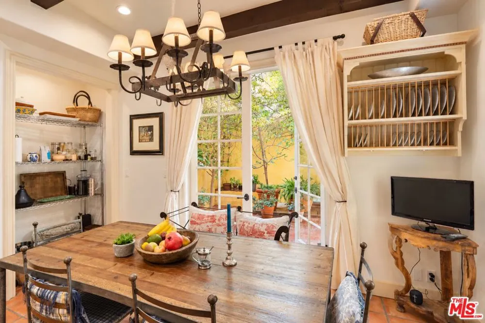 9835 Portola Drive Los Angeles, CA 90210