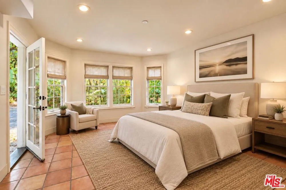 9835 Portola Drive Los Angeles, CA 90210