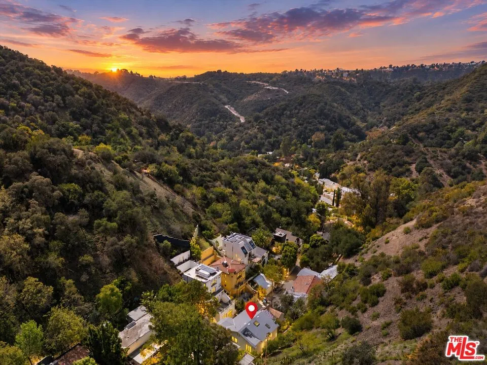9835 Portola Drive Los Angeles, CA 90210