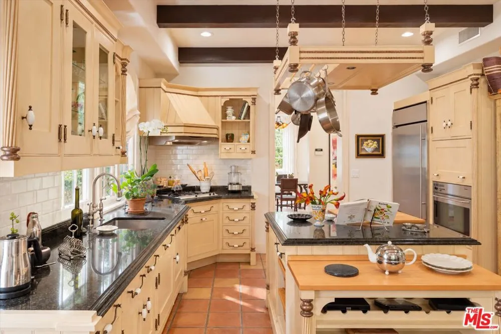 9835 Portola Drive Los Angeles, CA 90210