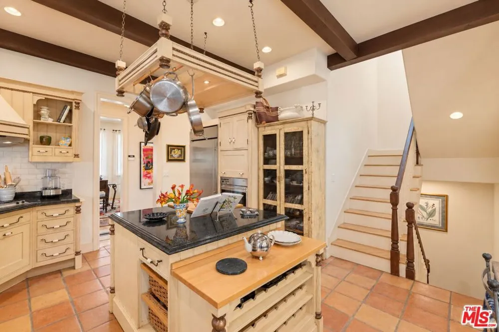 9835 Portola Drive Los Angeles, CA 90210